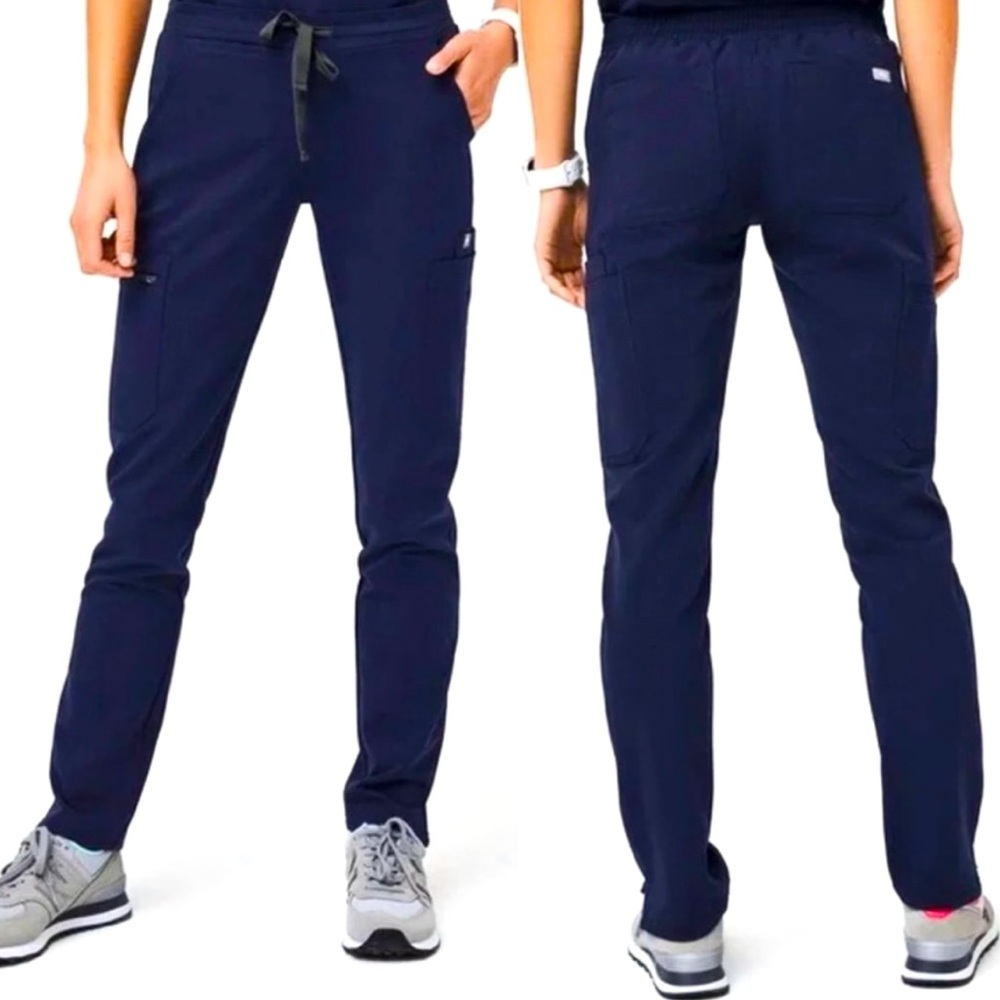 Figs scrub pants 
Technical Collection
Yola Skinny
Navy Blue
Small - Tall